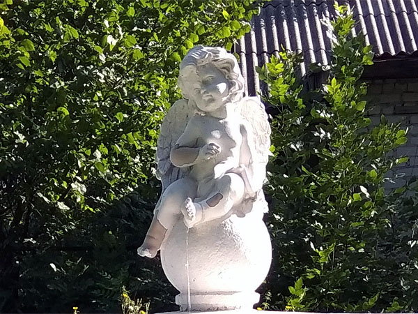 Памятник детям войны в Анне